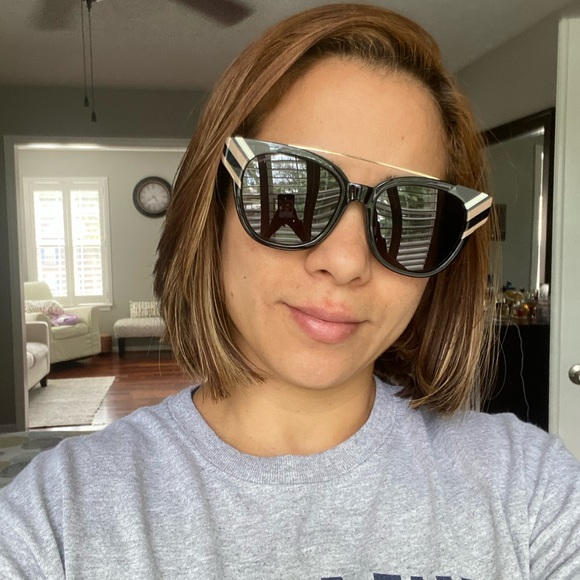 Salvatore ferragamo sunglasses - Picture 2 of 5